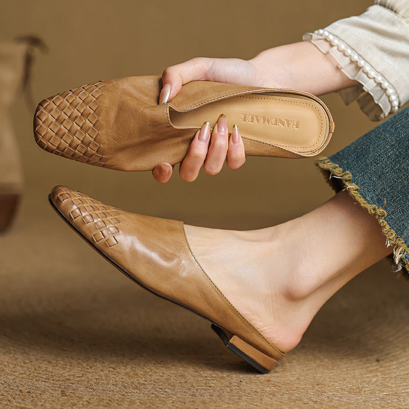 Liora Mules in Vera Pelle