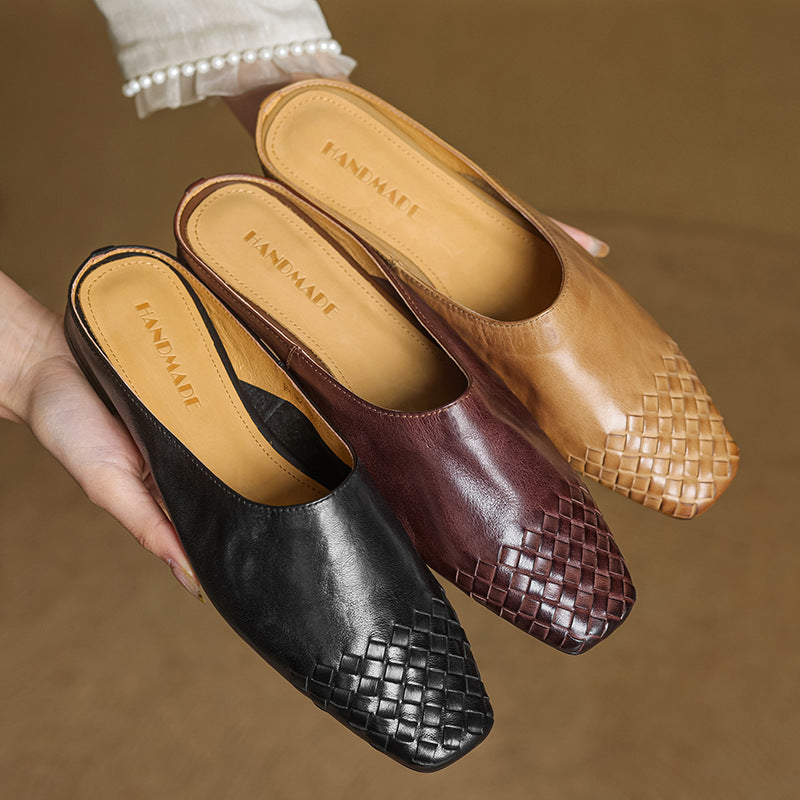 Liora Mules in Vera Pelle