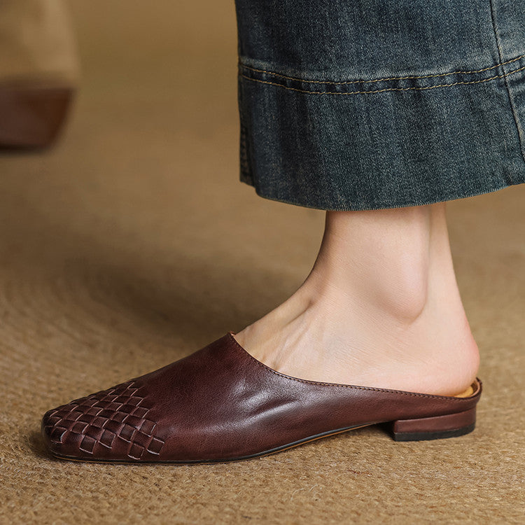 Liora Mules in Vera Pelle