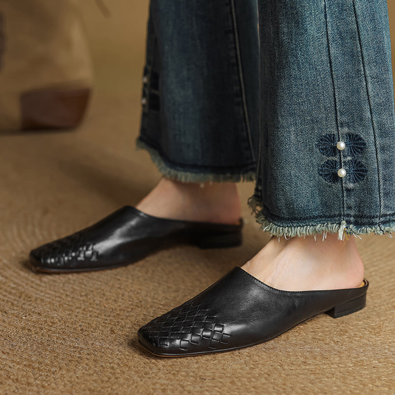 Liora Mules in Vera Pelle