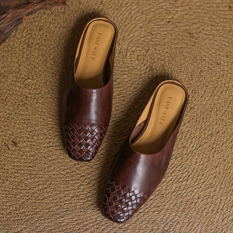 Liora Mules in Vera Pelle