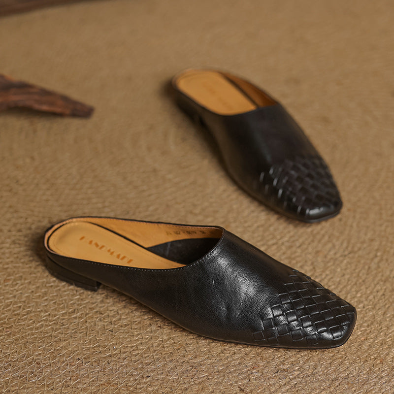 Liora Mules in Vera Pelle