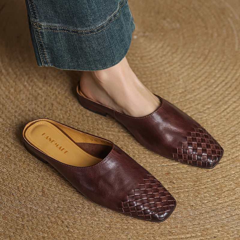 Liora Mules in Vera Pelle