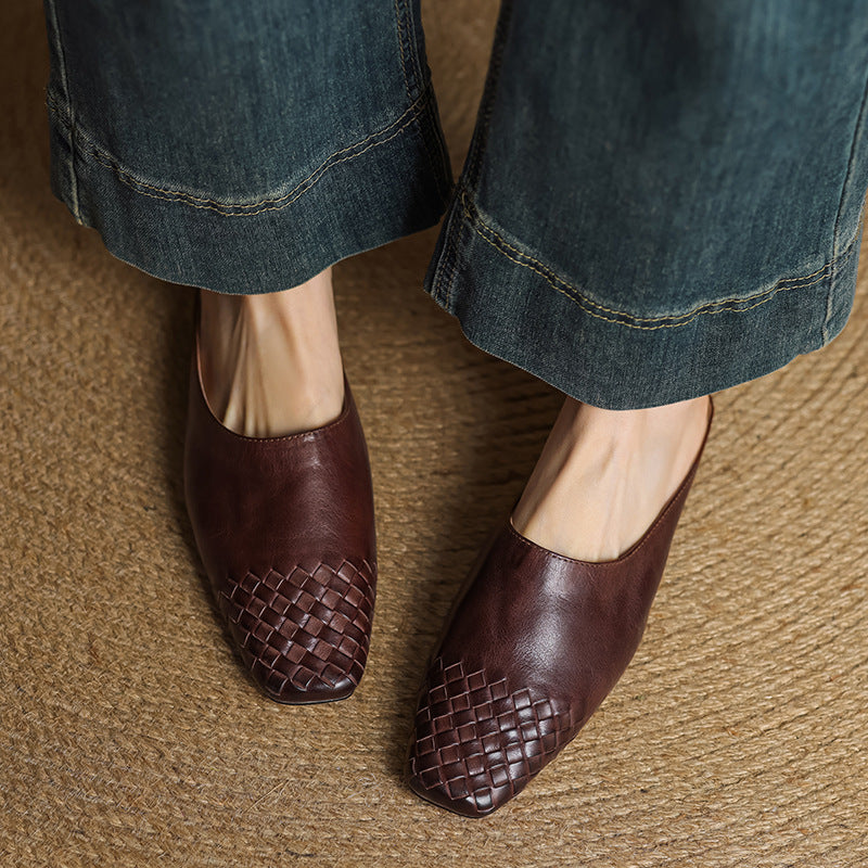 Liora Mules in Vera Pelle