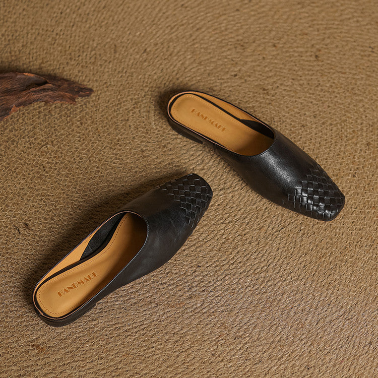 Liora Mules in Vera Pelle
