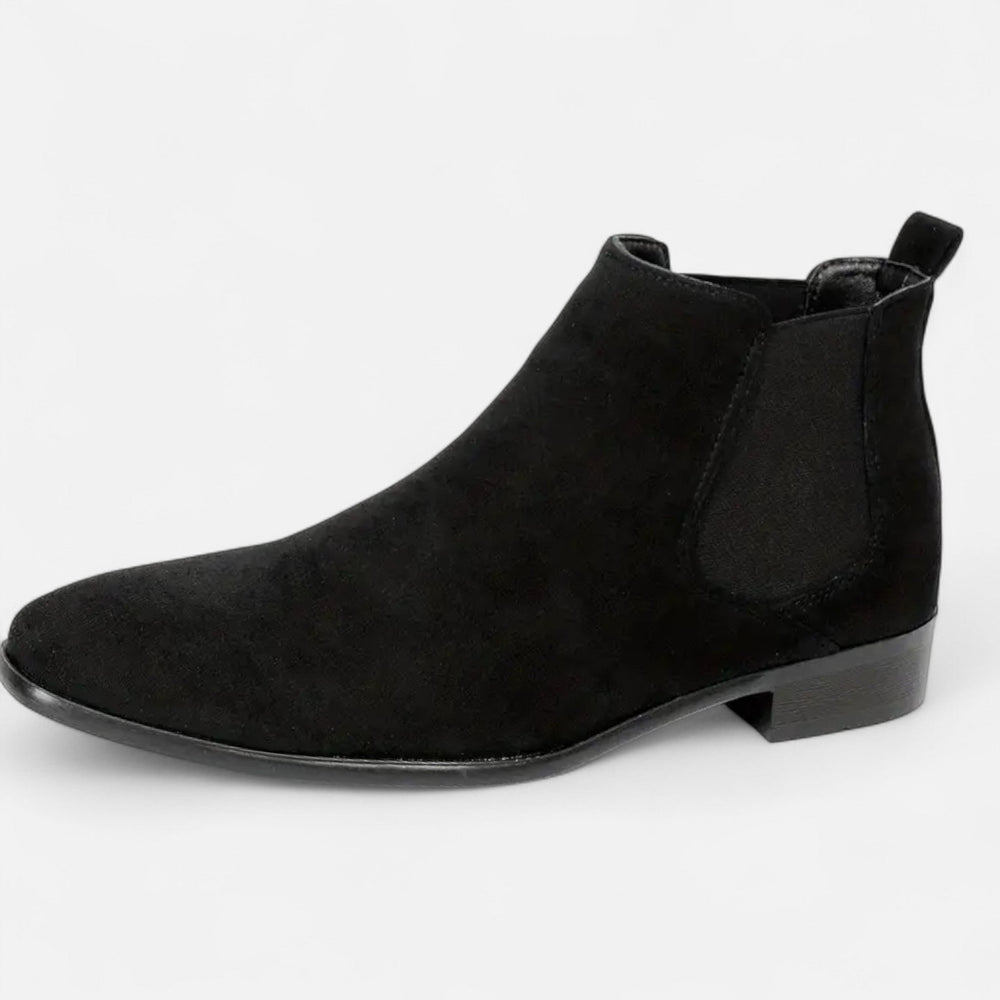 Men's classic Chelsea boots with smooth leather finish and elastic side panels