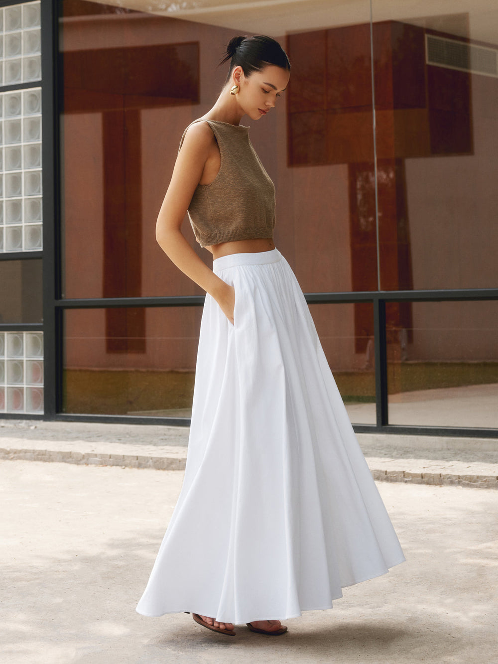 Women's linen A-line maxi skirt with elastic waist and side pockets