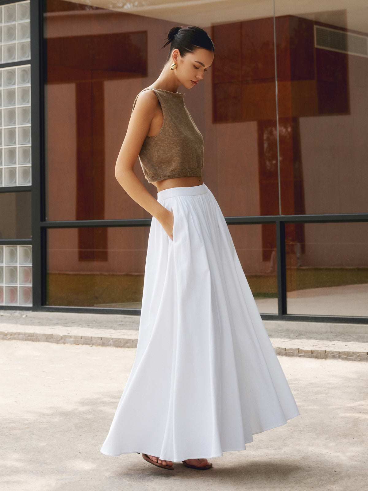 Women's linen A-line maxi skirt with elastic waist and side pockets