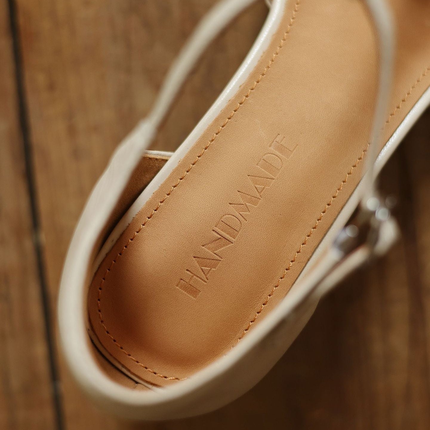 Elowen Tacchi T-Strap in Pelle