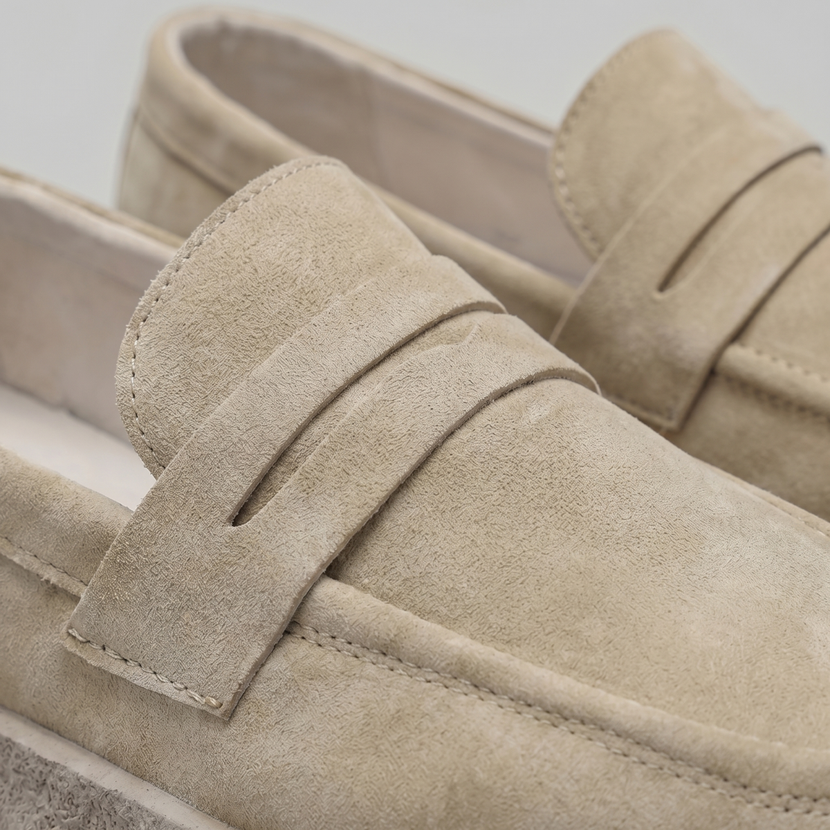 Men's slip-on loafers in brown, black and beige with rubber outsole