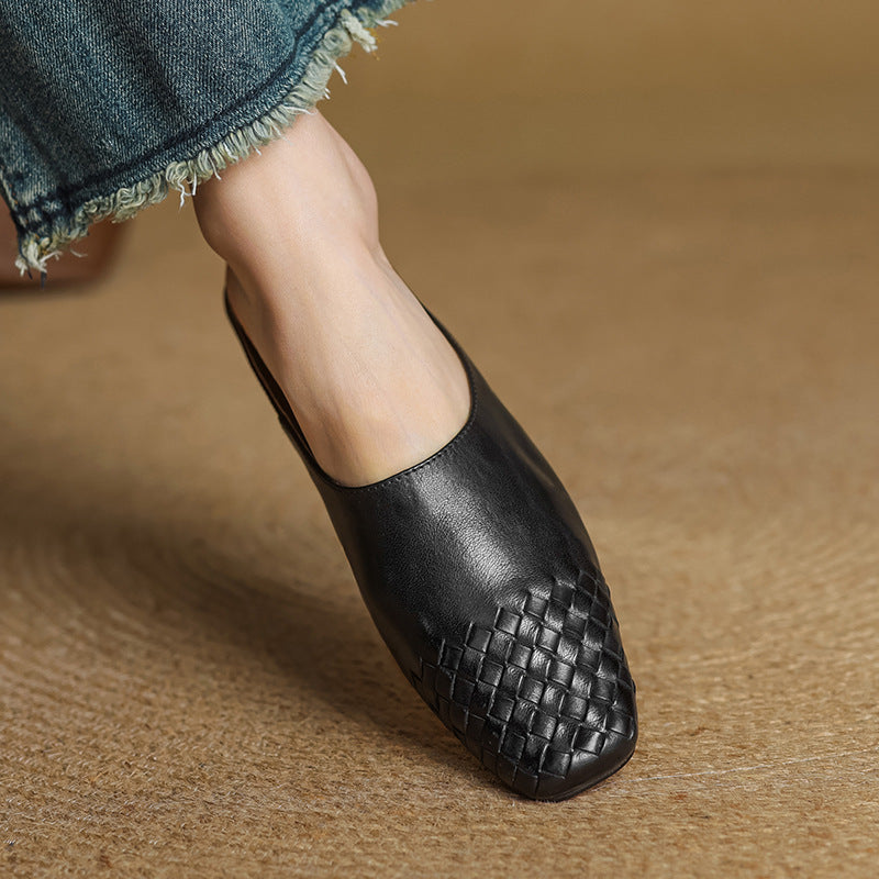 Liora Mules in Vera Pelle