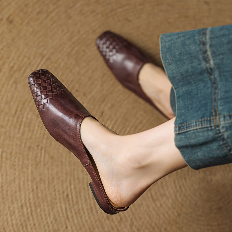 Liora Mules in Vera Pelle